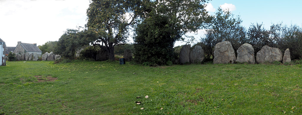 the NW stones of the large Cromlech behind the viewpoint for the rows