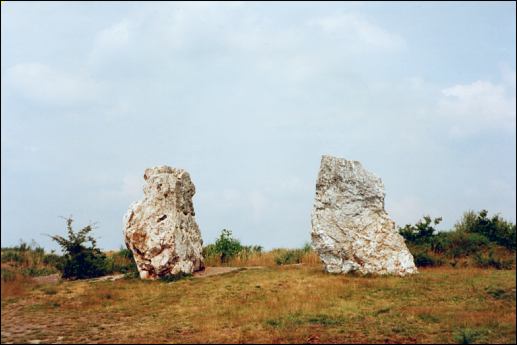 Les Desmoiselles Standing Stone, Brittany